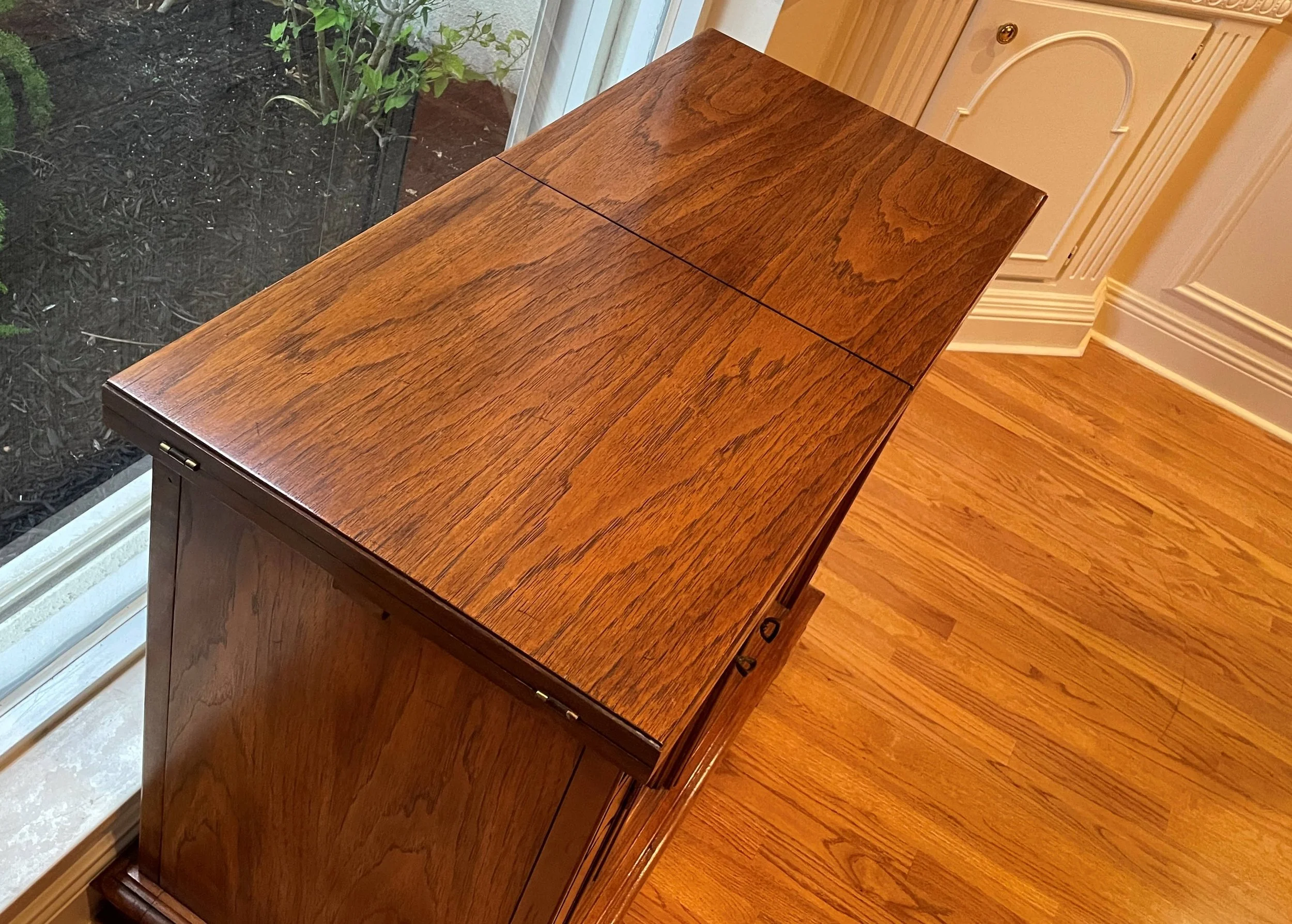 Encore Furniture Gallery-Thomasville Legacy Collection Flip-Top